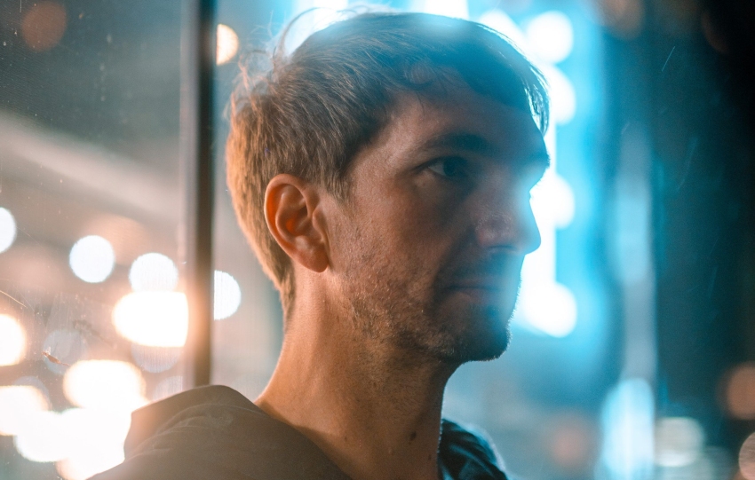 Alex Banks returns to Max Cooper's Mesh for third album 'Projections'.