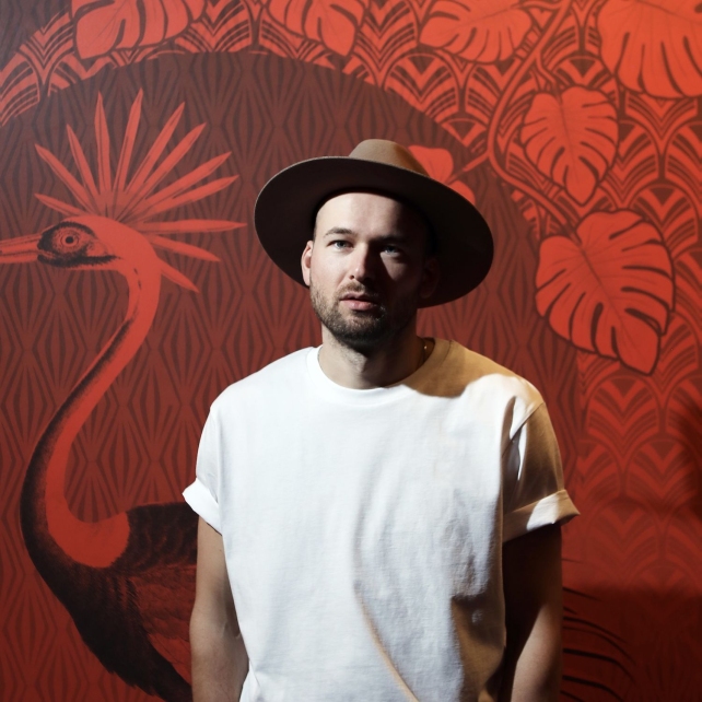 MONOLINK CHANNELS THE BLUES WITH NEW TWO-TRACK EP RUNNING / WHITE WALLS