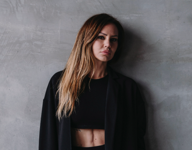 Deborah De Luca Announces Album Pop Up Event at Times Square NYC