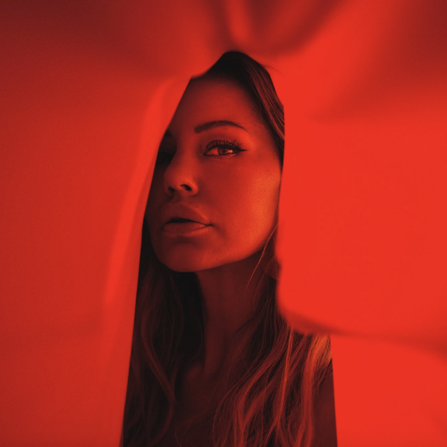 Deborah De Luca Releases Third Studio Album ‘Hard Pop’ 