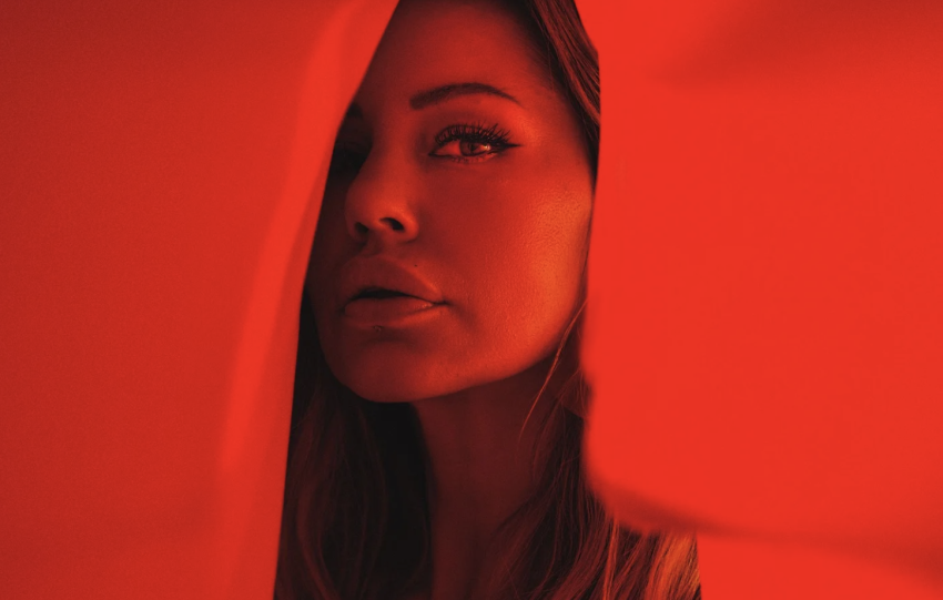Deborah De Luca Releases Third Studio Album ‘Hard Pop’ 