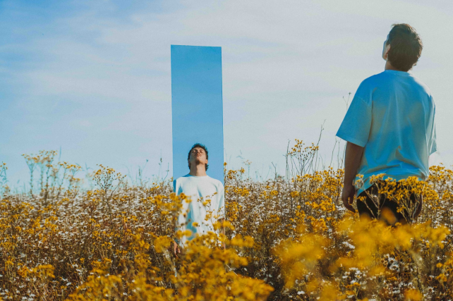 Aalson delivers 'World Of Reflections' single and music video