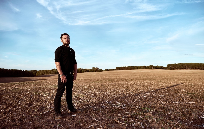 From Festival Mainstage to Studio Masterpiece: Mollono.Bass Drops "Orange Sky"