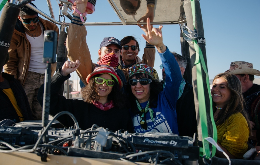 Looners Camp returns to Burning Man with impromptu DJ sets in the desert sky