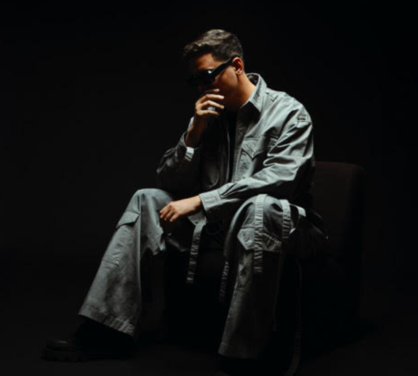Defelice lanza el tema épico de techno melódico Who You Are