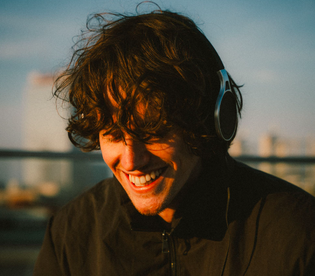 UK producer Sonnee makes his Warner debut with "Heartfalls" (feat. Khazali)& announces his new EP "innershy"