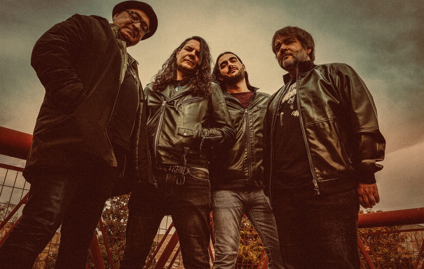 Granada-based Superhéroes del Barrio return with the single "Sábado noshe"