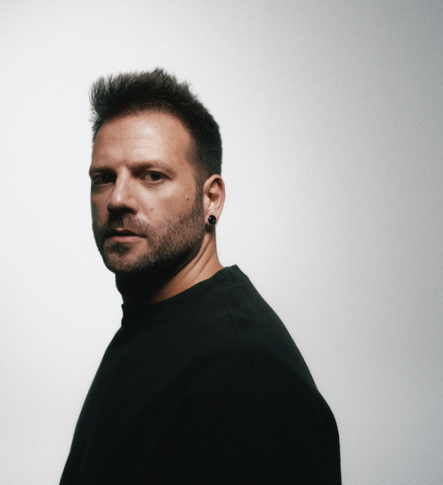  Enrico Sangiuliano - The Techno Code (Community Remixes) 