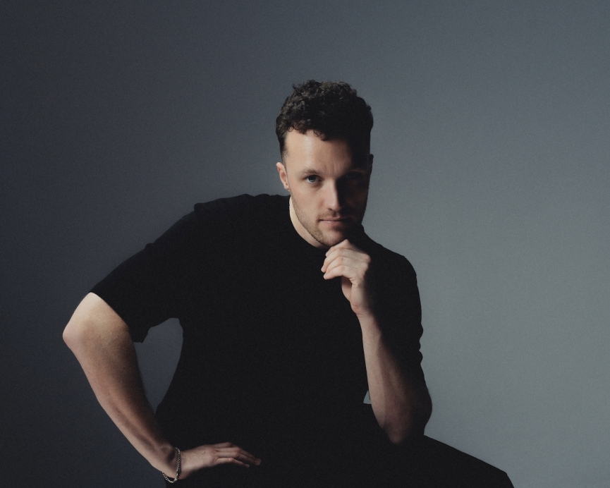 MAXI MERAKI Reimagines Monolink’s “In My Place”