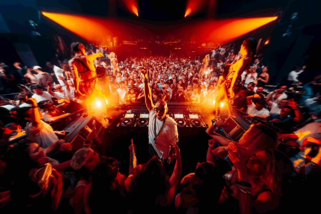 Francis Mercier presents Solèy continues its residency at Hï Ibiza