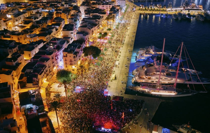 Chinois Ibiza’s free ‘PORTSIDE’ party another storming success