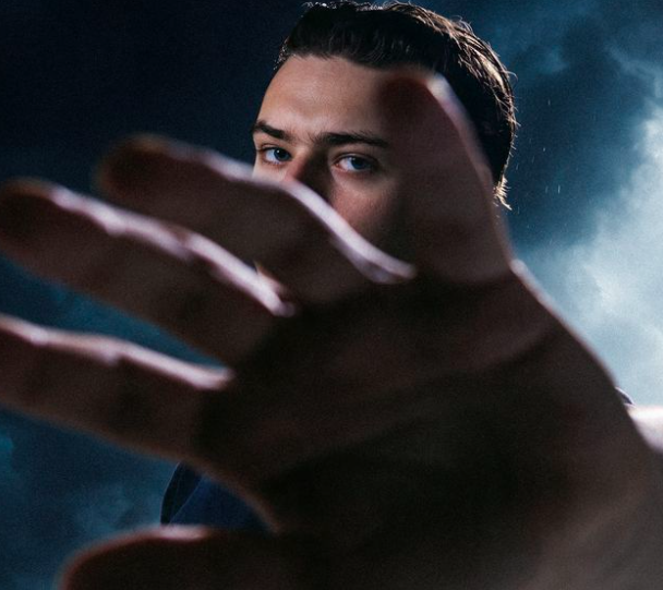 ALEX FARELL ANNOUNCES DEBUT ALBUM ‘YOUNGEST IN CHARGE’ WITH A THE FIRST SINGLE ‘CLUB ACID’ THIS JULY