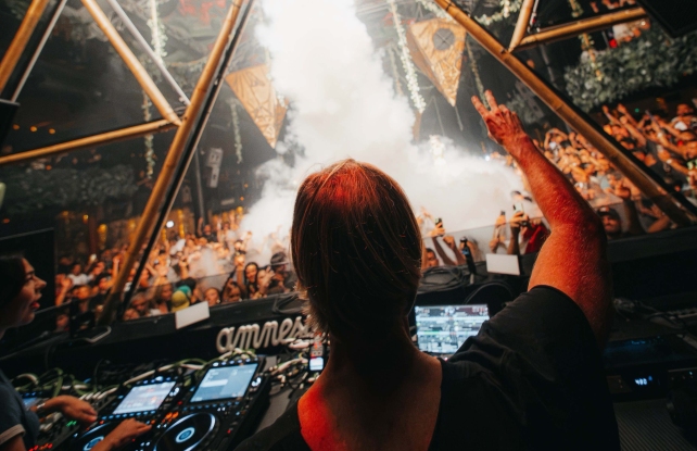 RICHIE HAWTIN TAKES THE CONTROLS OF PYRAMID ONCE AGAIN
