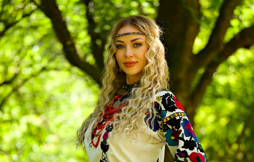 “So the World Can Hear Ukrainian Resilience”: Nataliya Valevska Releases an English-Language Version of Her Song “Ukraine”