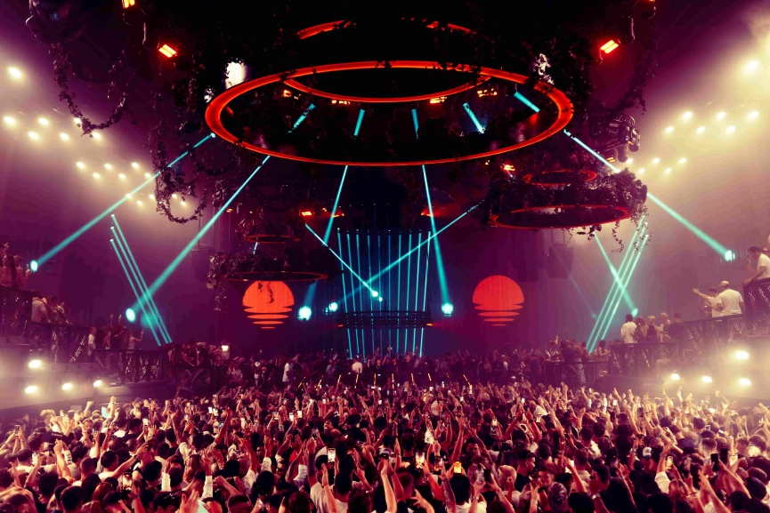 Dive into the Electronic Fantasy of Paradise at [UNVRS]